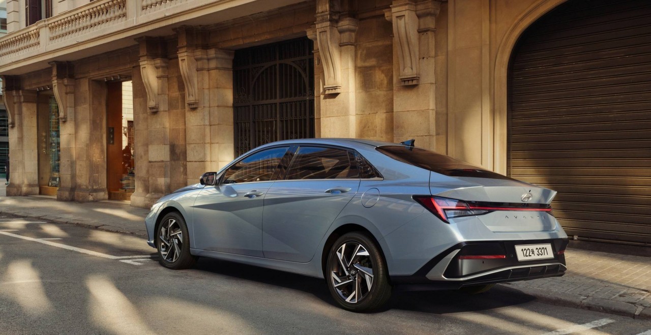 Hyundai Elantra 2023 chính thức lộ diện Hyundai Elantra 2023 chính thức lộ diện