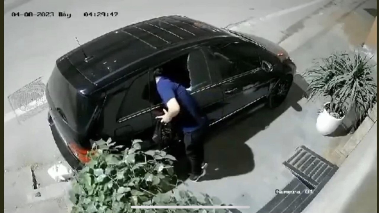 Hải Phòng xuất hiện đối tượng dùng thiết bị phá kính hàng loạt ô tô trộm đồ trong đêm Hải Phòng xuất hiện đối tượng dùng thiết bị phá kính hàng loạt ô tô trộm đồ trong đêm