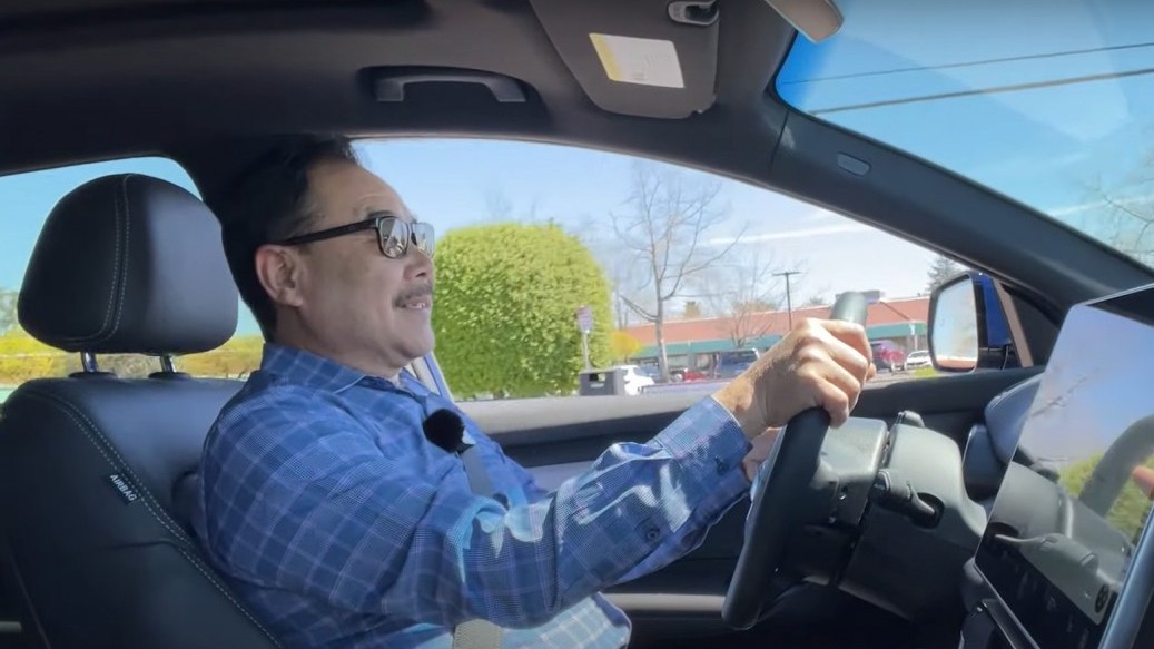 Chủ gara người Việt ở California so sánh VinFast VF 8 với Tesla