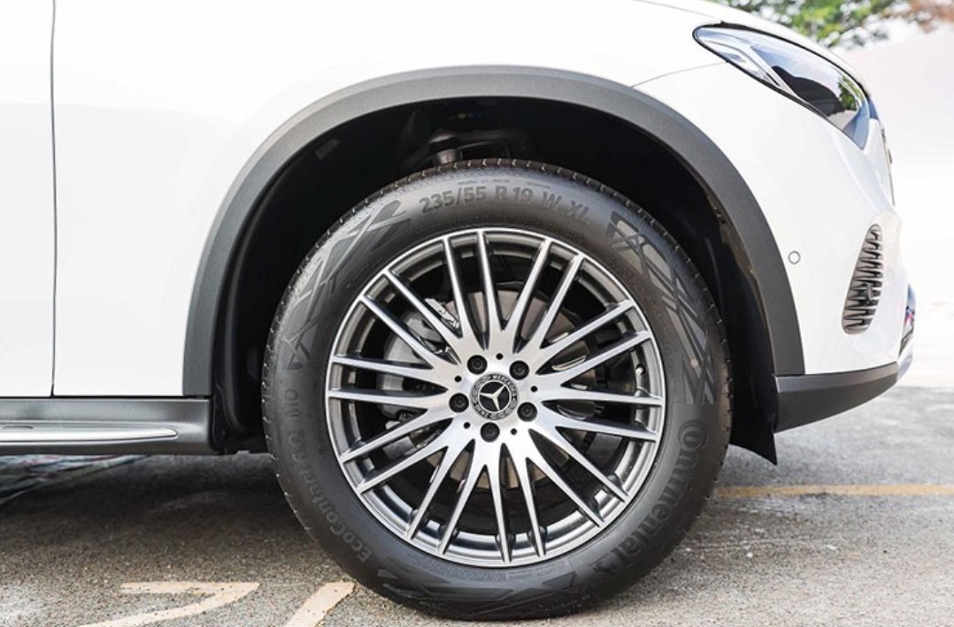So sánh hai phiên bản của Mercedes-Benz GLC 2023 đang bán tại Việt Nam So sánh hai phiên bản của Mercedes-Benz GLC 2023 đang bán tại Việt Nam