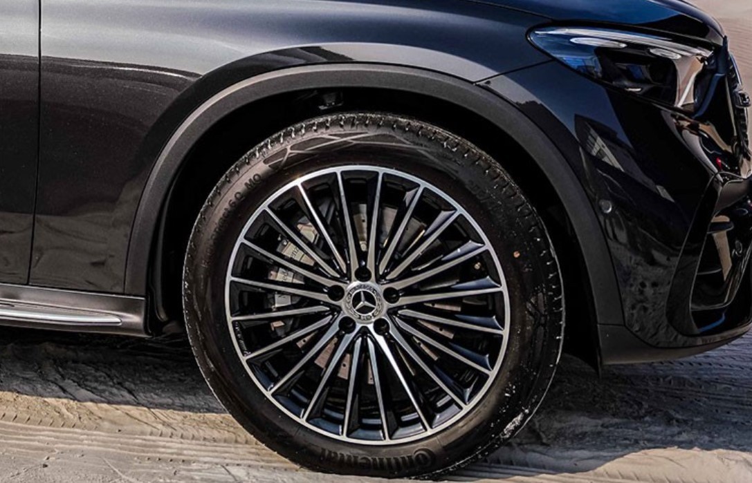 So sánh hai phiên bản của Mercedes-Benz GLC 2023 đang bán tại Việt Nam So sánh hai phiên bản của Mercedes Benz GLC 2023 đang bán tại Việt Nam
