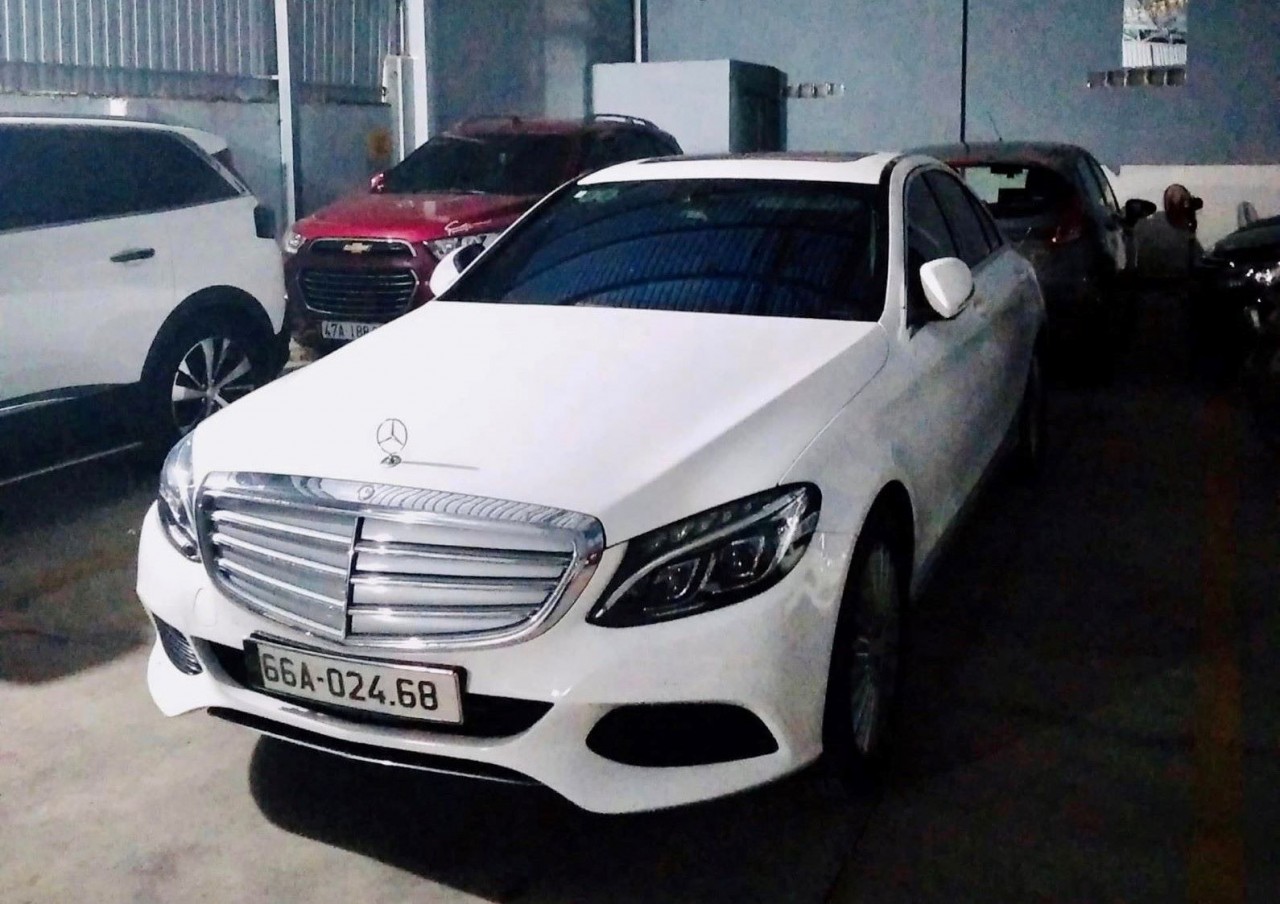 Cục Đăng kiểm xác nhận mặt ca-lăng xe Mercedes-Benz C250 nguyên bản, liên hệ chủ xe để giải quyết Cục Đăng kiểm xác nhận mặt ca-lăng xe Mercedes-Benz C250 nguyên bản, liên hệ chủ xe để giải quyết