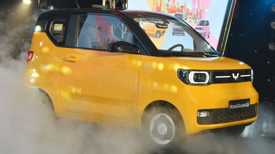 Phí sạc điện Wuling HongGuang Mini EV đắt rẻ ra sao so với phí đổ xăng xe máy