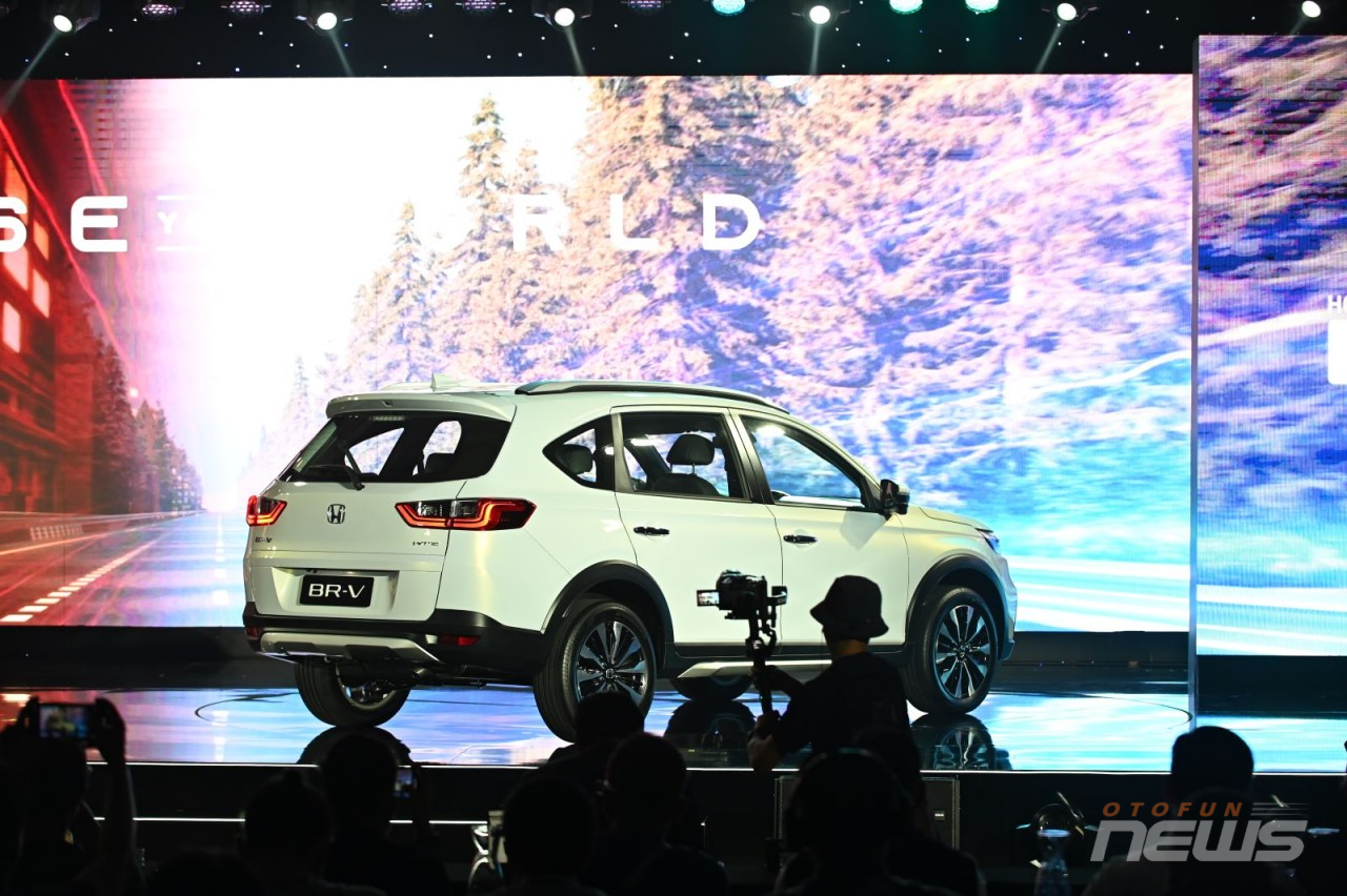 Chi tiết Honda BR-V 2023 tại Việt Nam, dẫn đầu phân khúc về công nghệ, giá từ 661 triệu đồng Giá xe Honda BR-V bản L là 705 triệu trong khi bản G giá 661 triệu đồng