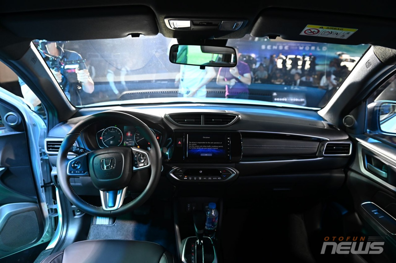 Chi tiết Honda BR-V 2023 tại Việt Nam, dẫn đầu phân khúc về công nghệ, giá từ 661 triệu đồng Nội thất Honda BR-V 2023 được thiết kế khá đơn giản