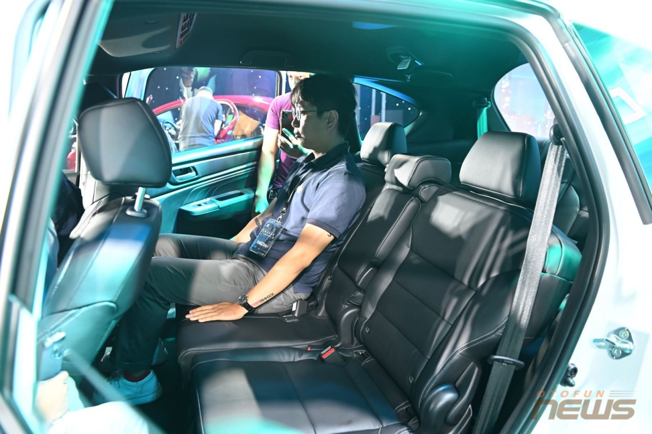 Chi tiết Honda BR-V 2023 tại Việt Nam, dẫn đầu phân khúc về công nghệ, giá từ 661 triệu đồng Honda BR-V 2023 Hàng ghế thứ hai khá thoải mái