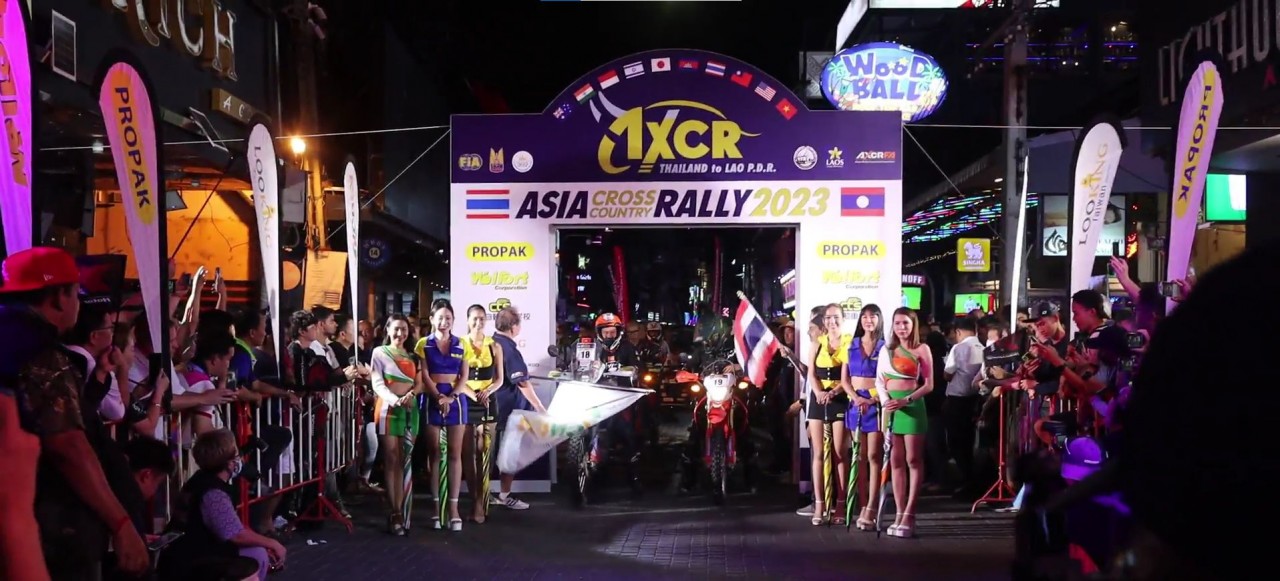 Các tay đua Việt Nam ra mắt hoành tráng tại giải đua AXCR 2023 Các tay đua Việt Nam ra mắt hoành tráng tại giải đua AXCR 2023