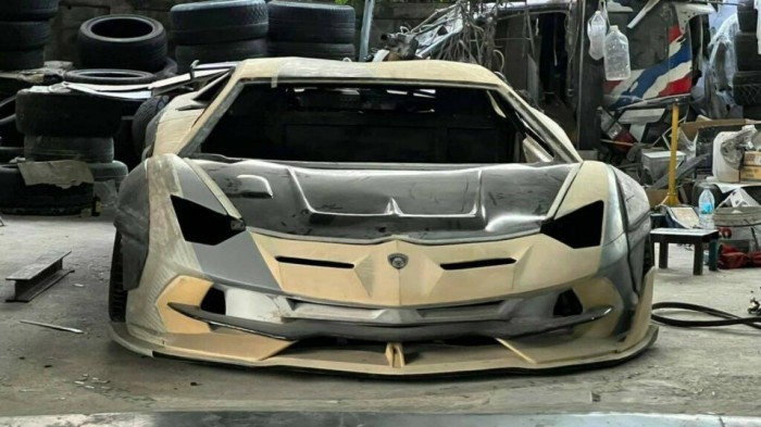 Thợ Thái Lan chi 270 triệu đồng nâng cấp Toyota Crown thành Lamborghini Aventador Toyota Crown