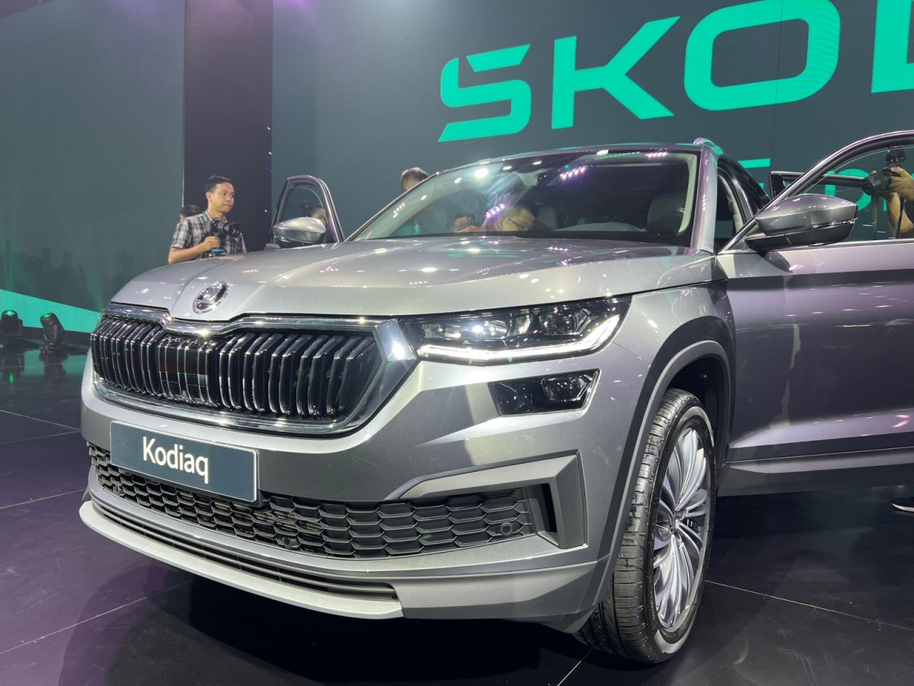Chi tiết Skoda Kodiaq 2024 mới ra mắt tại Việt Nam, giá lăn bánh từ 1,3 đến 1,6 tỷ đồng Chi tiết Skoda Kodiaq 2024 mới ra mắt tại Việt Nam, giá lăn bánh từ 1,3 đến 1,6 tỷ đồng