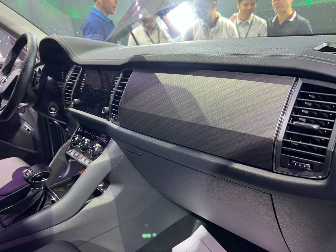Chi tiết Skoda Kodiaq 2024 mới ra mắt tại Việt Nam, giá lăn bánh từ 1,3 đến 1,6 tỷ đồng Chi tiết Skoda Kodiaq 2024 mới ra mắt tại Việt Nam, giá lăn bánh từ 1,3 đến 1,6 tỷ đồng