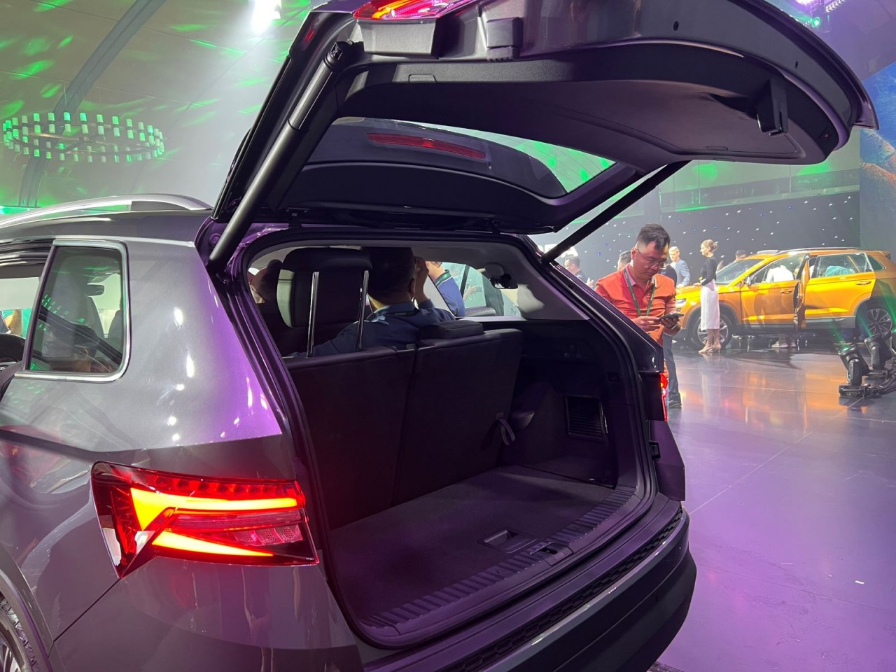 Chi tiết Skoda Kodiaq 2024 mới ra mắt tại Việt Nam, giá lăn bánh từ 1,3 đến 1,6 tỷ đồng Chi tiết Skoda Kodiaq 2024 mới ra mắt tại Việt Nam, giá lăn bánh từ 1,3 đến 1,6 tỷ đồng