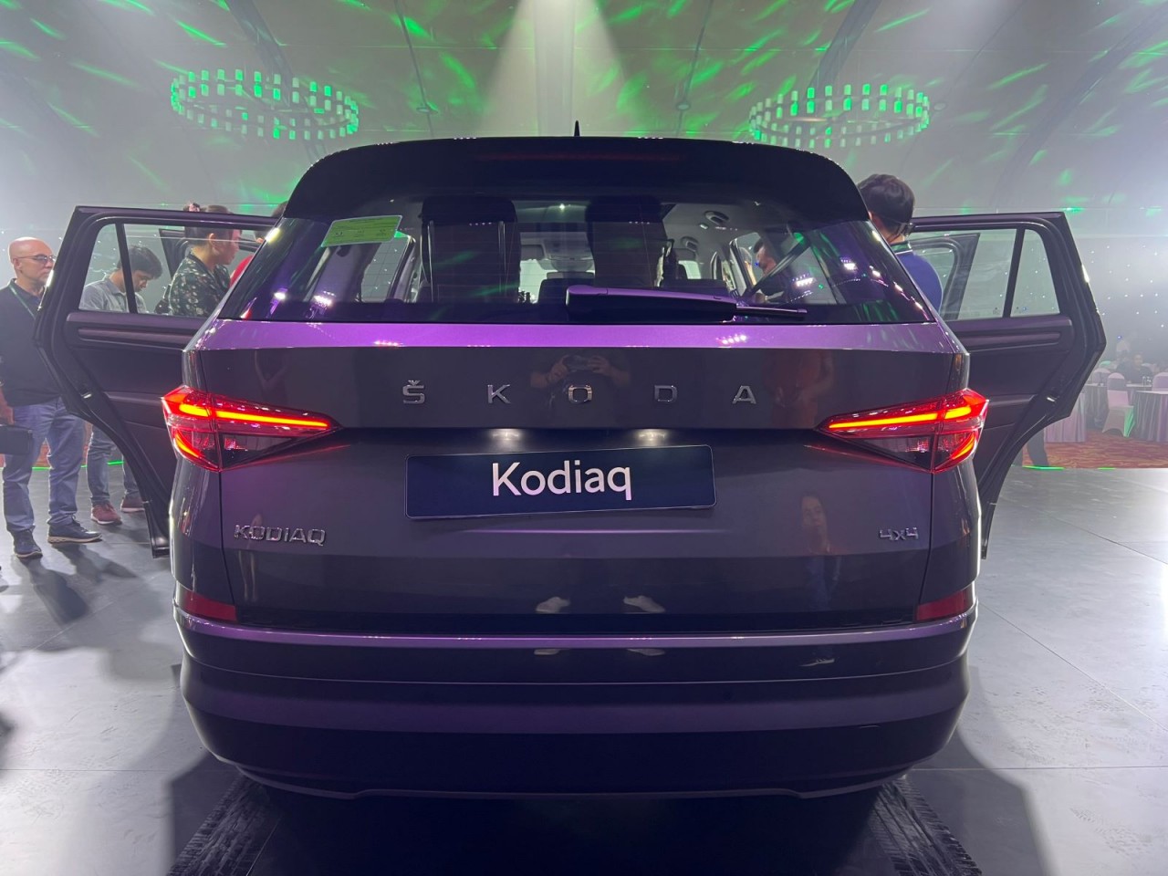 Chi tiết Skoda Kodiaq 2024 mới ra mắt tại Việt Nam, giá lăn bánh từ 1,3 đến 1,6 tỷ đồng Chi tiết Skoda Kodiaq 2024 mới ra mắt tại Việt Nam, giá lăn bánh từ 1,3 đến 1,6 tỷ đồng