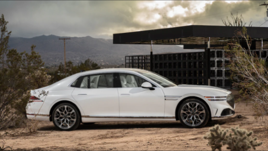 Genesis G90 là 'Xe của năm 2023' tại Los Angeles Auto Show