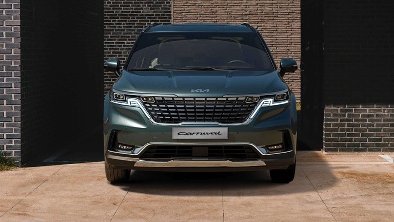Kia Carnival tăng giá thêm 70 triệu đồng, vẫn thiếu xe để giao