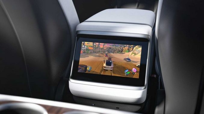 Tesla trang bị màn hình lớn cho người ngồi sau, hứa hẹn mở ra xu hướng mới Tesla trang bị màn hình lớn cho người ngồi sau, hứa hẹn mở ra xu hướng mới