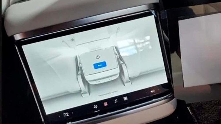 Tesla trang bị màn hình lớn cho người ngồi sau, hứa hẹn mở ra xu hướng mới Tesla trang bị màn hình lớn cho người ngồi sau, hứa hẹn mở ra xu hướng mới