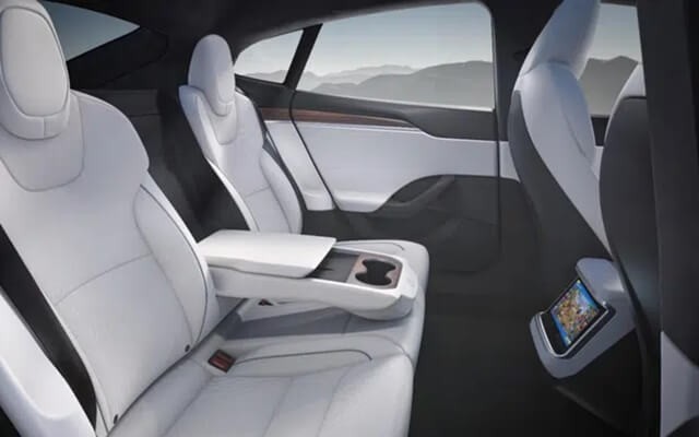 Tesla trang bị màn hình lớn cho người ngồi sau, hứa hẹn mở ra xu hướng mới Tesla trang bị màn hình lớn cho người ngồi sau, hứa hẹn mở ra xu hướng mới