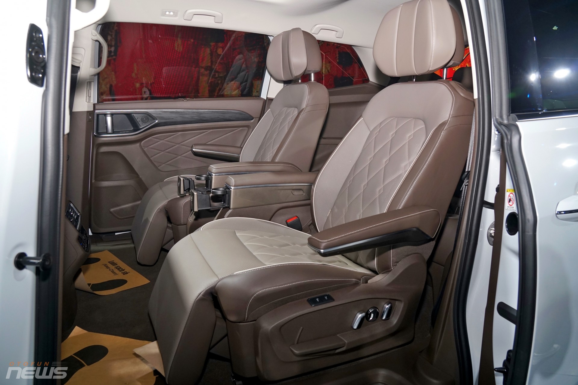 Cận cảnh Volkswagen Viloran 2024 với hàng ghế hạng thương gia Cận cảnh Volkswagen Viloran 2024 với hàng ghế hạng thương gia