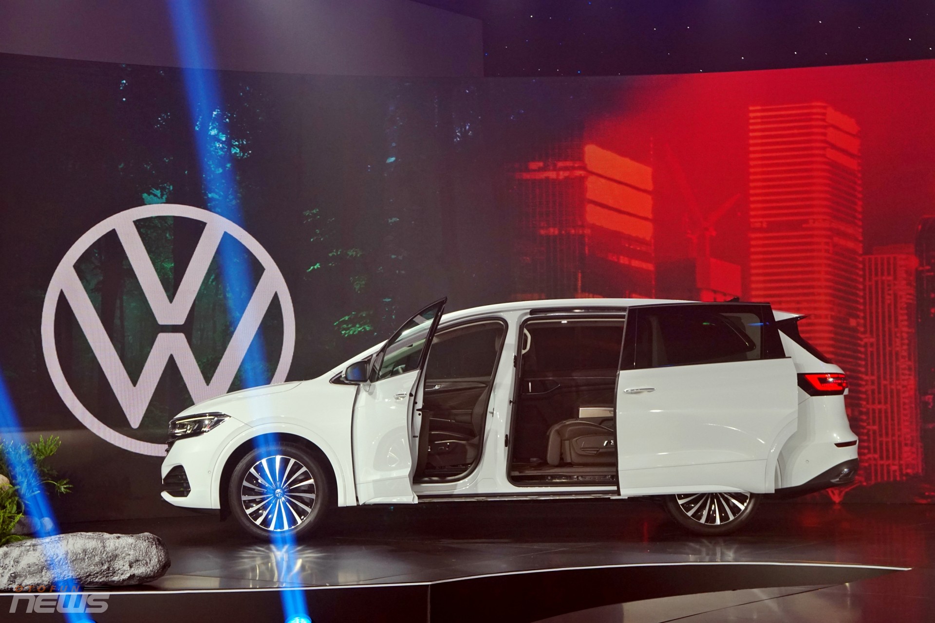 Cận cảnh Volkswagen Viloran 2024 với hàng ghế hạng thương gia vừa ra mắt tại Việt Nam Cận cảnh Volkswagen Viloran 2024 với hàng ghế hạng thương gia vừa ra mắt tại Việt Nam