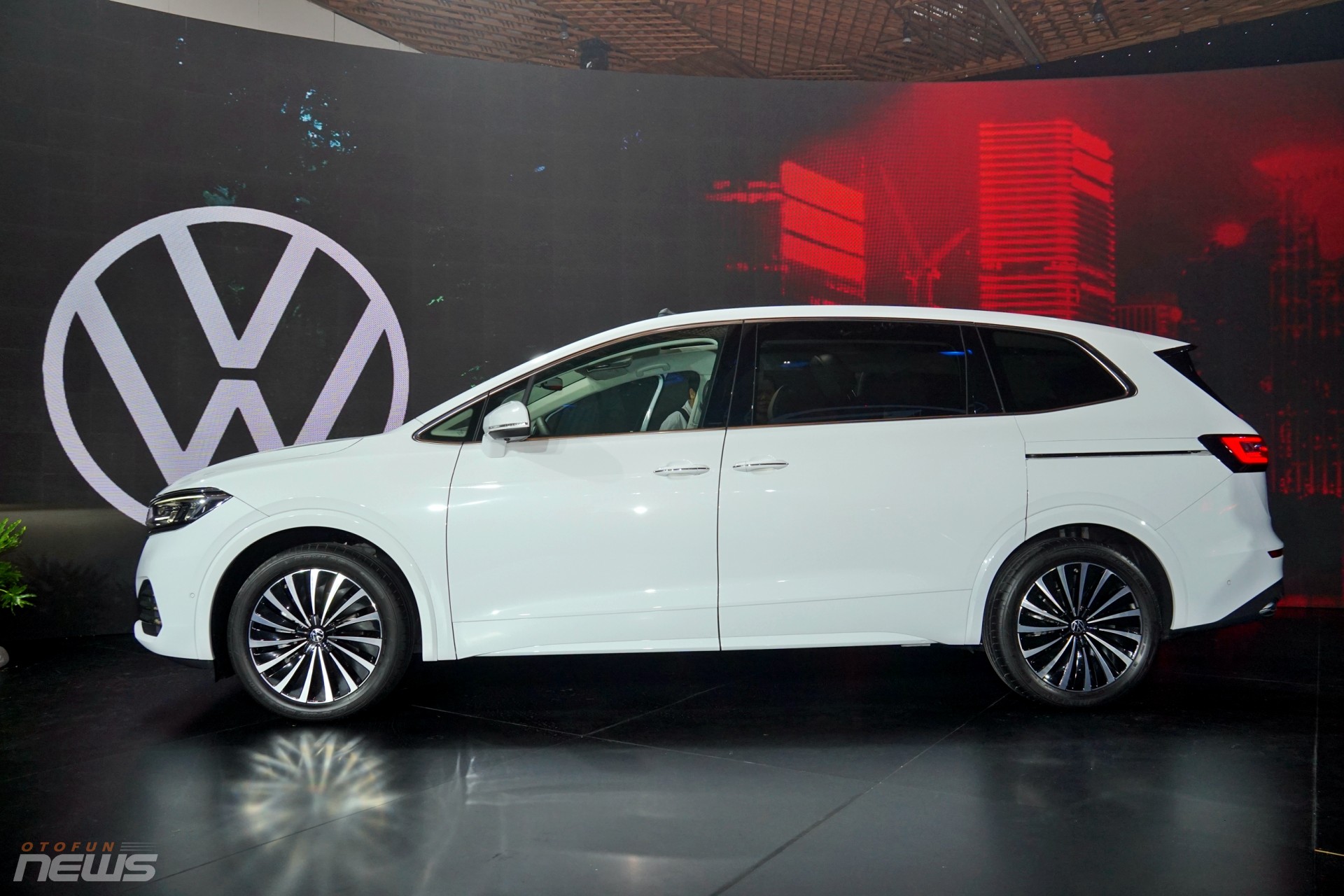 Cận cảnh Volkswagen Viloran 2024 với hàng ghế hạng thương gia vừa ra mắt tại Việt Nam Cận cảnh Volkswagen Viloran 2024 với hàng ghế hạng thương gia vừa ra mắt tại Việt Nam
