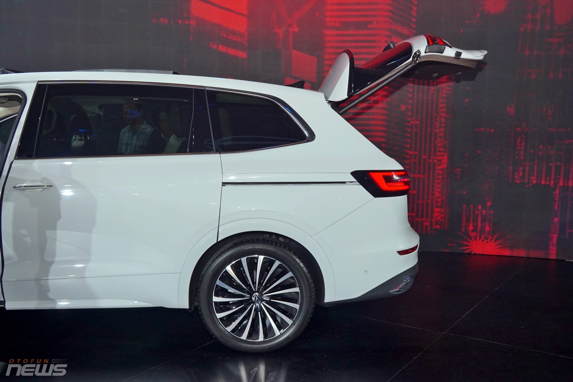Cận cảnh Volkswagen Viloran 2024 với hàng ghế hạng thương gia Cận cảnh Volkswagen Viloran 2024 với hàng ghế hạng thương gia
