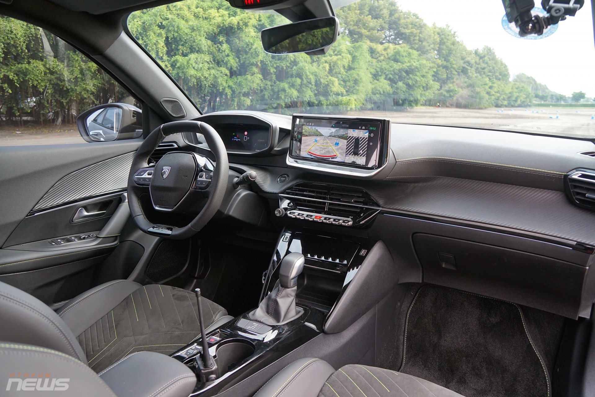 Thử sức Peugeot 2008 2025 với sa hình gymkhana Thử sức Peugeot 2008 2025 với sa hình gymkhana