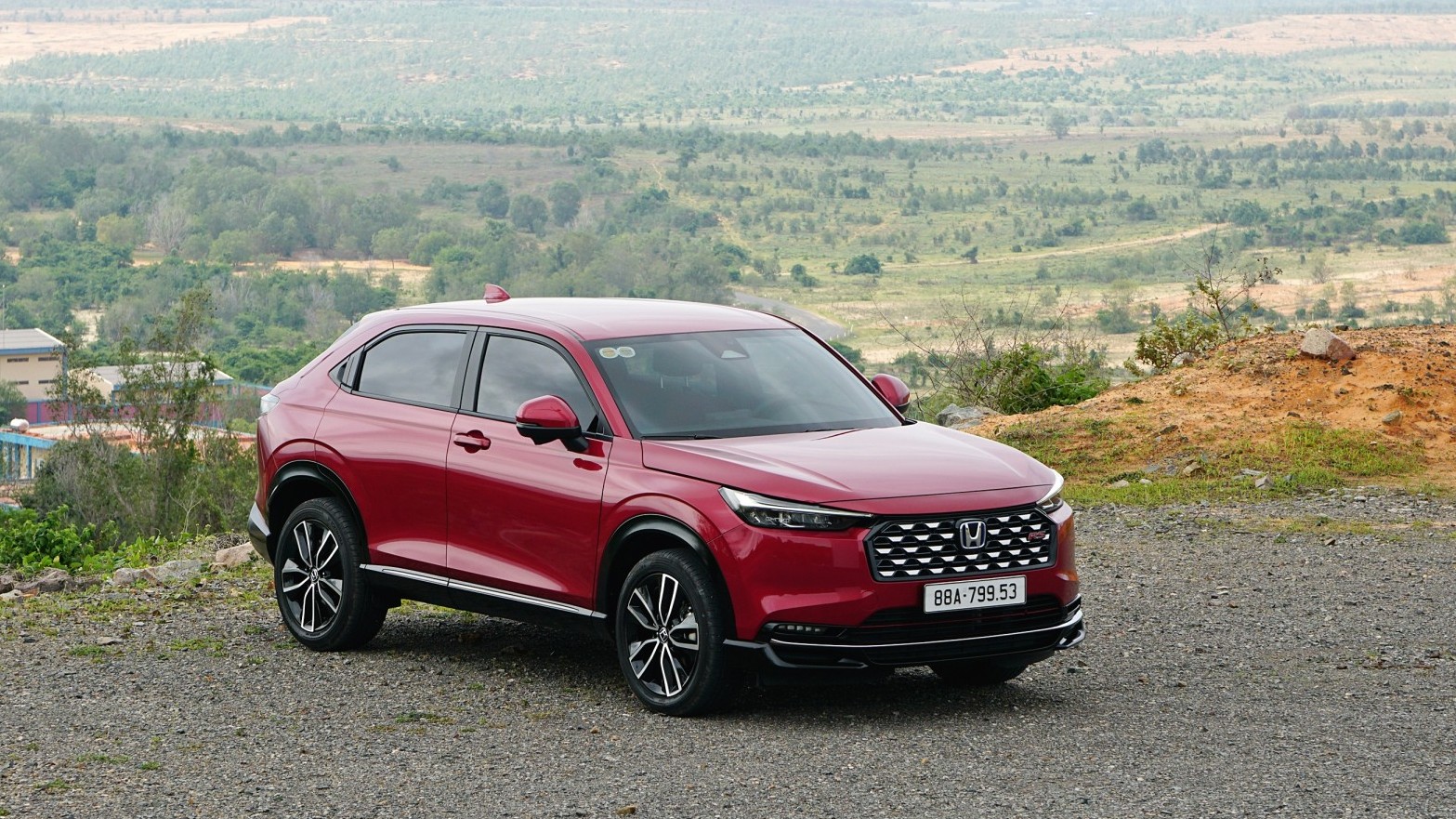 Honda HR-V bản xăng ưu đãi 50 triệu, bản hybrid hỗ trợ trước bạ