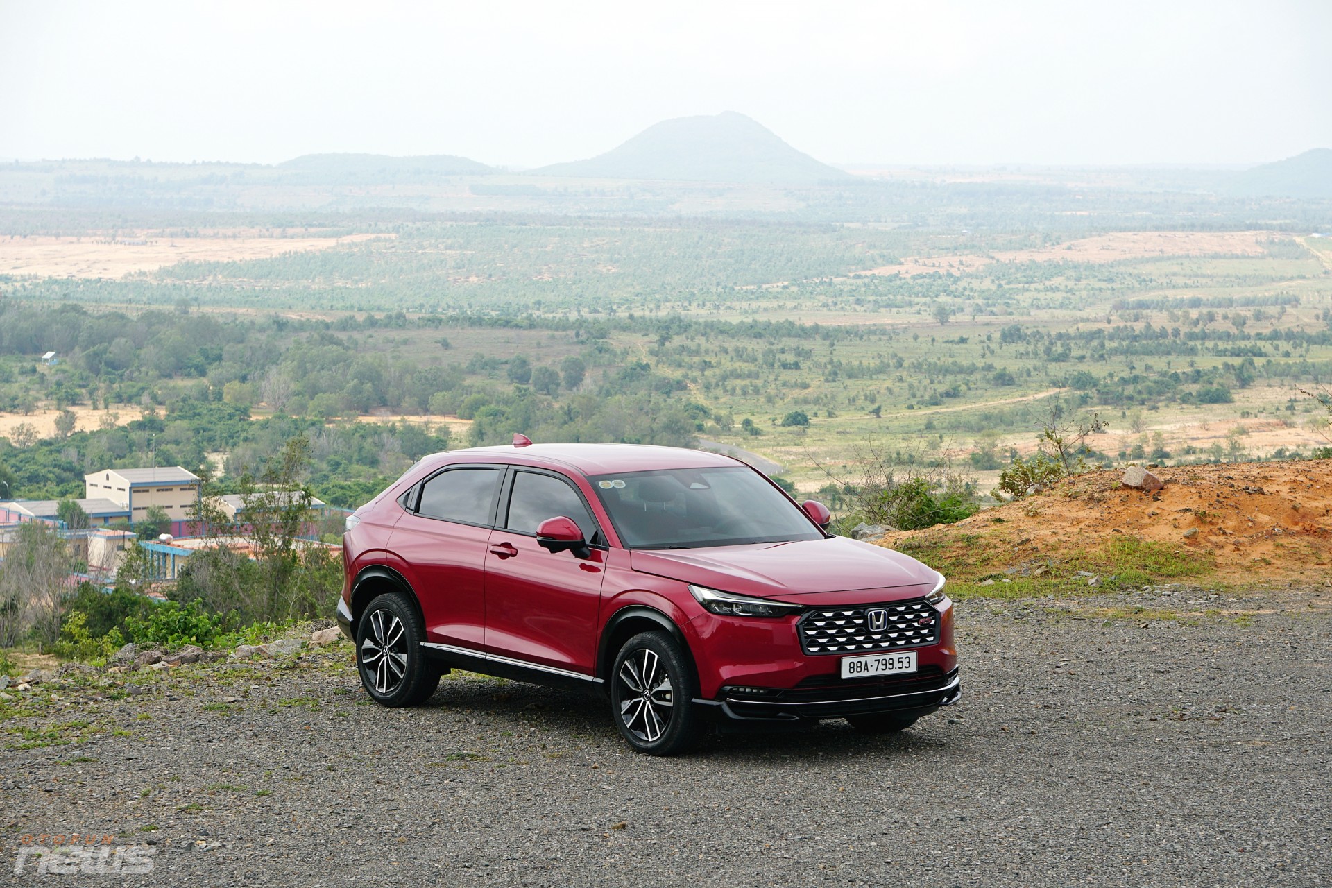 Honda HR-V bản xăng ưu đãi 50 triệu, bản hybrid hỗ trợ trước bạ