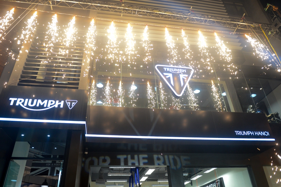 Triumph khai trương showroom đầu tiên tại Hà Nội triumph khai truong showroom dau tien tai ha noi