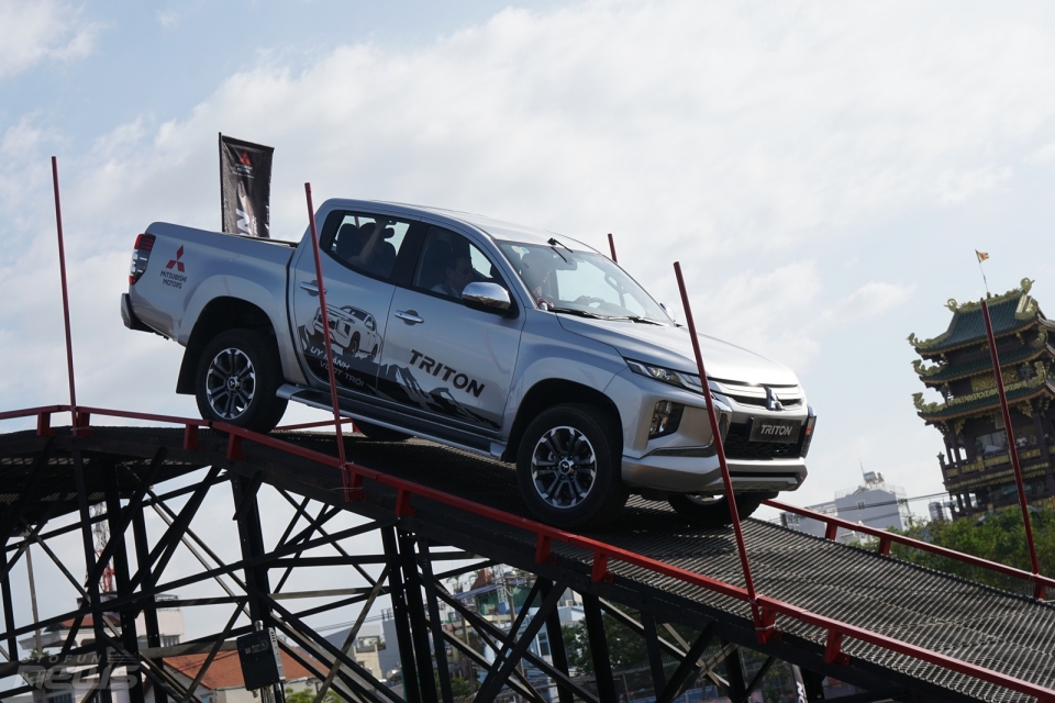 chi tiet mitsubishi triton 2019 vua duoc ra mat