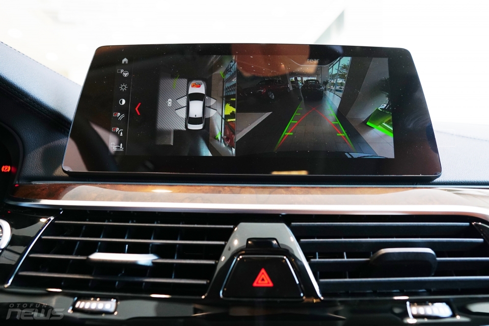 bmw 5 series the he moi chao san viet nam voi gia 239 ty dong