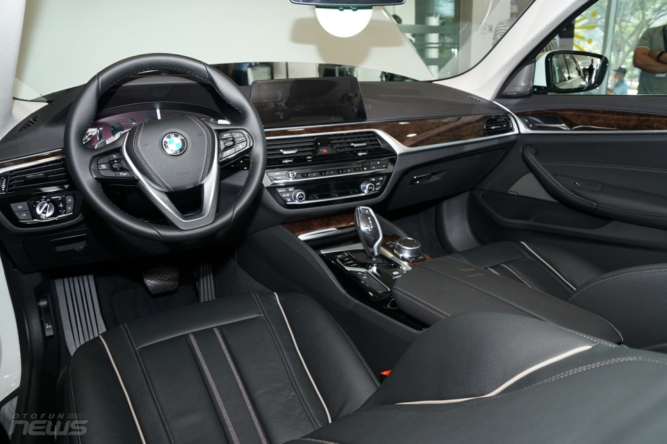 bmw 5 series the he moi chao san viet nam voi gia 239 ty dong