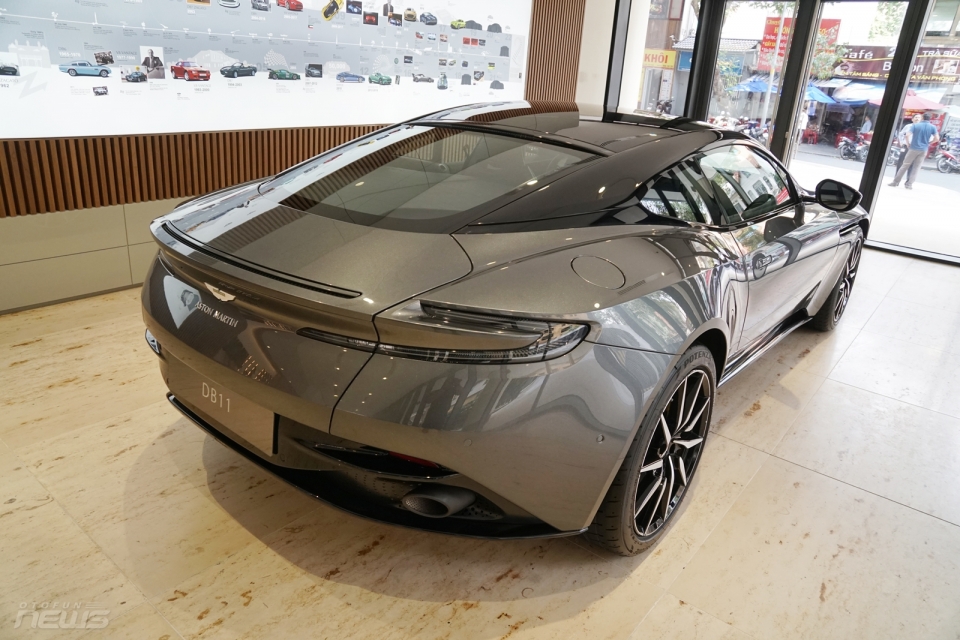 can canh sieu xe anh quoc aston martin db11 chinh hang dau tien viet nam