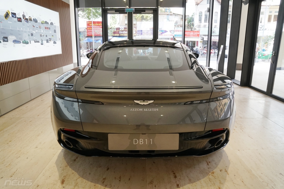 can canh sieu xe anh quoc aston martin db11 chinh hang dau tien viet nam