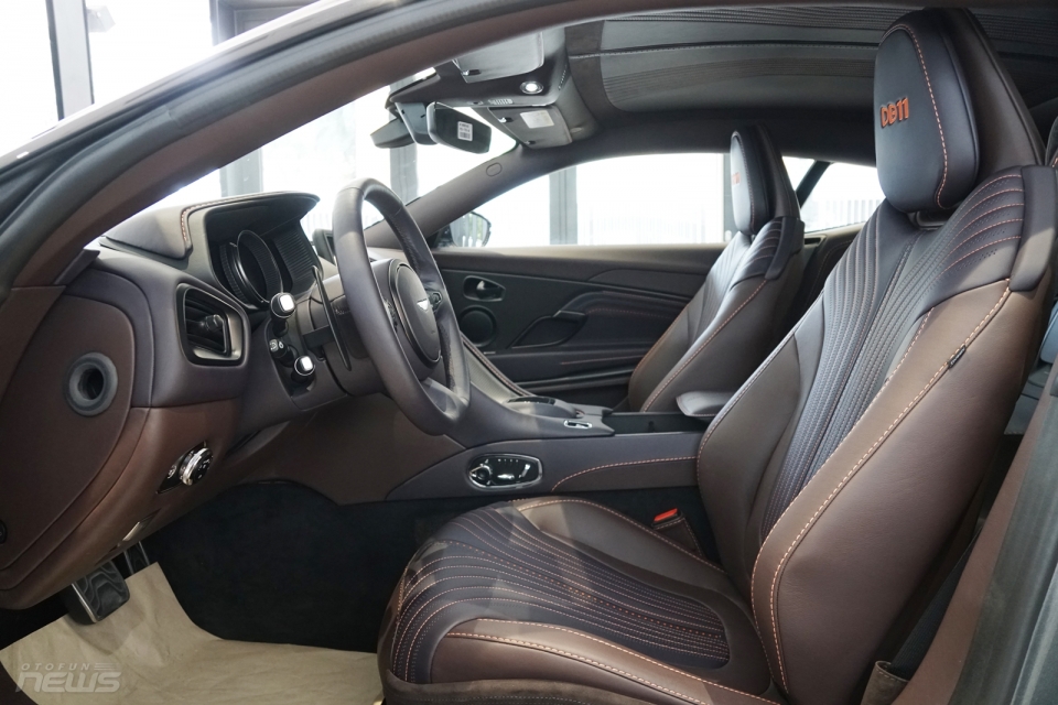 can canh sieu xe anh quoc aston martin db11 chinh hang dau tien viet nam