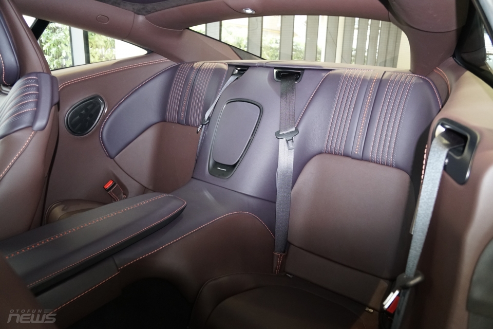 can canh sieu xe anh quoc aston martin db11 chinh hang dau tien viet nam