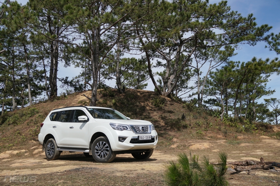 gia nissan terra 2019 giam toi 100 trieu dong