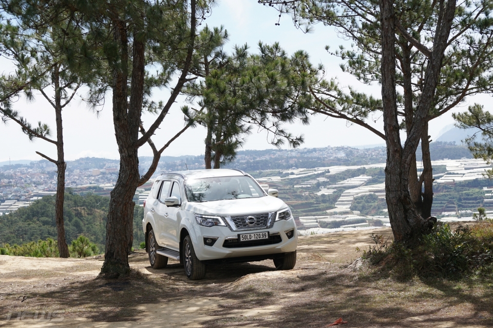 gia nissan terra 2019 giam toi 100 trieu dong