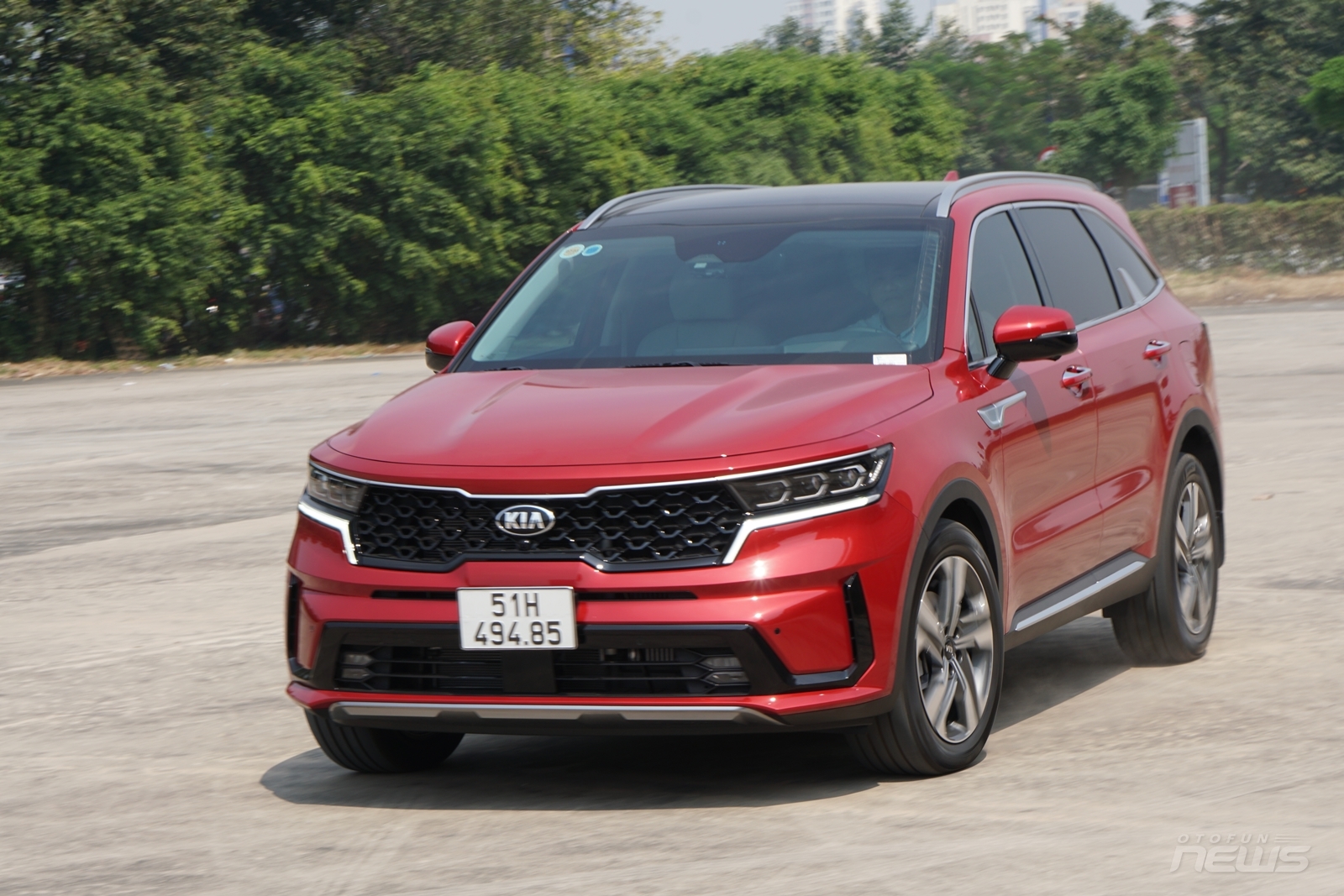 Kia Sorento giảm giá mạnh lên tới 100 triệu đồng
