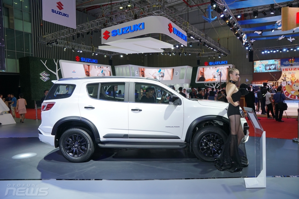 vms 2017 trailblazer dot nong phan khuc suv 7 cho hang sang