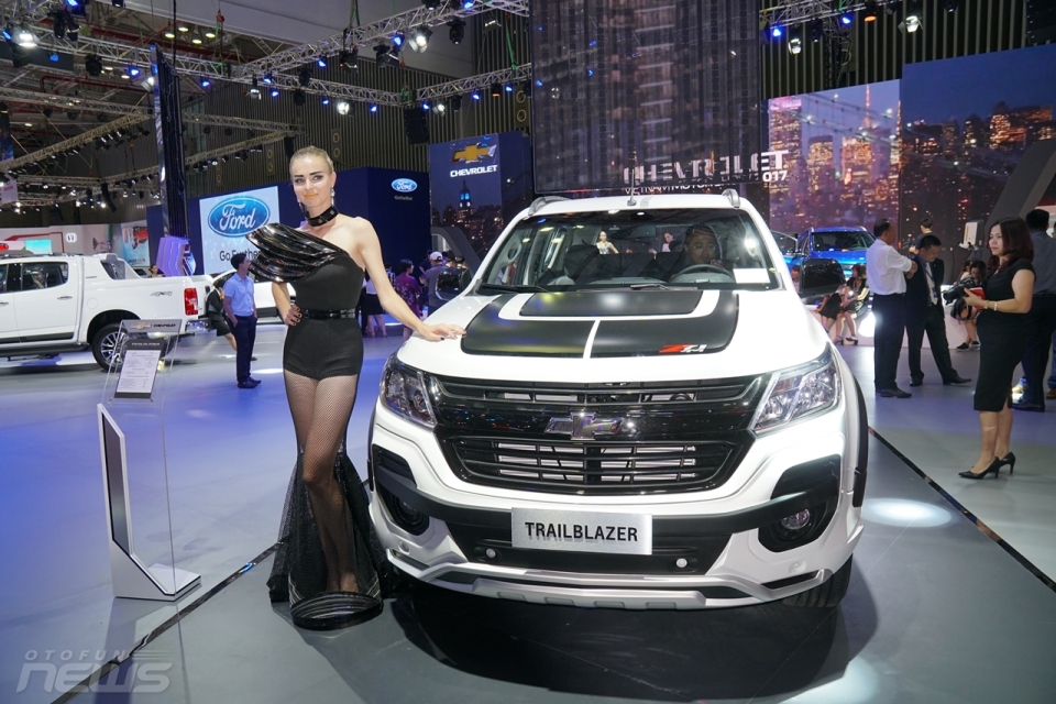 vms 2017 trailblazer dot nong phan khuc suv 7 cho hang sang