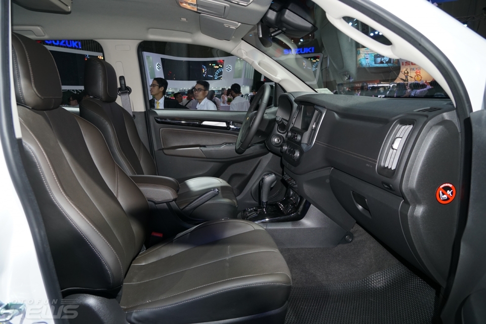 vms 2017 trailblazer dot nong phan khuc suv 7 cho hang sang