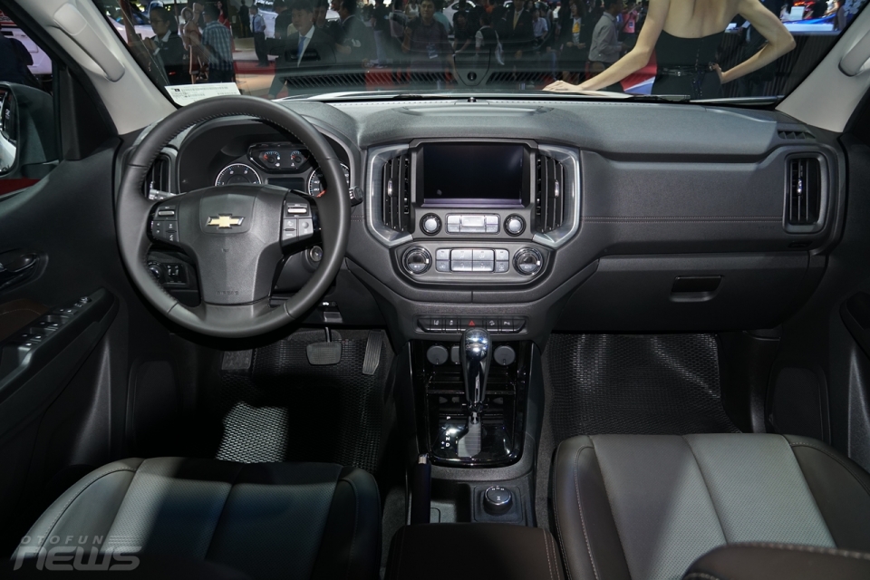 vms 2017 trailblazer dot nong phan khuc suv 7 cho hang sang