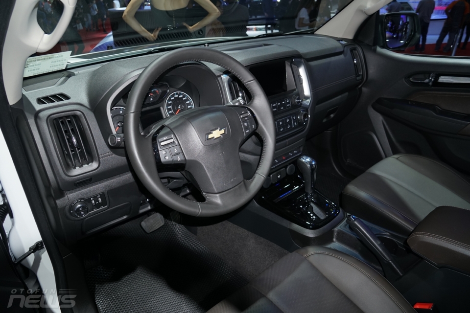 vms 2017 trailblazer dot nong phan khuc suv 7 cho hang sang