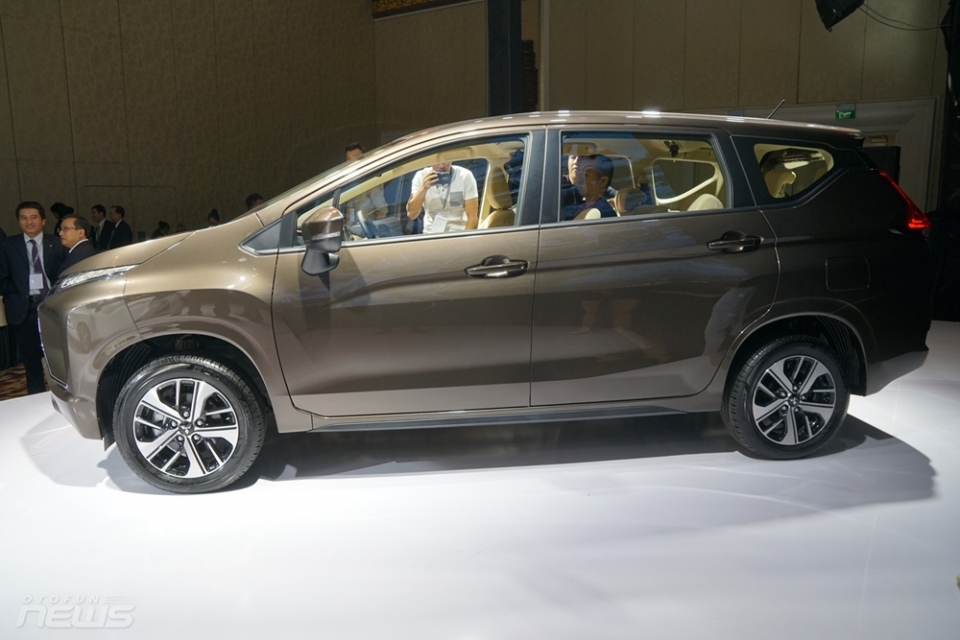 chi tiet mau crossover mpv mitsubishi xpander