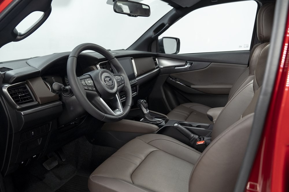 Mazda BT-50 mới ra mắt, giá 659 triệu đồng