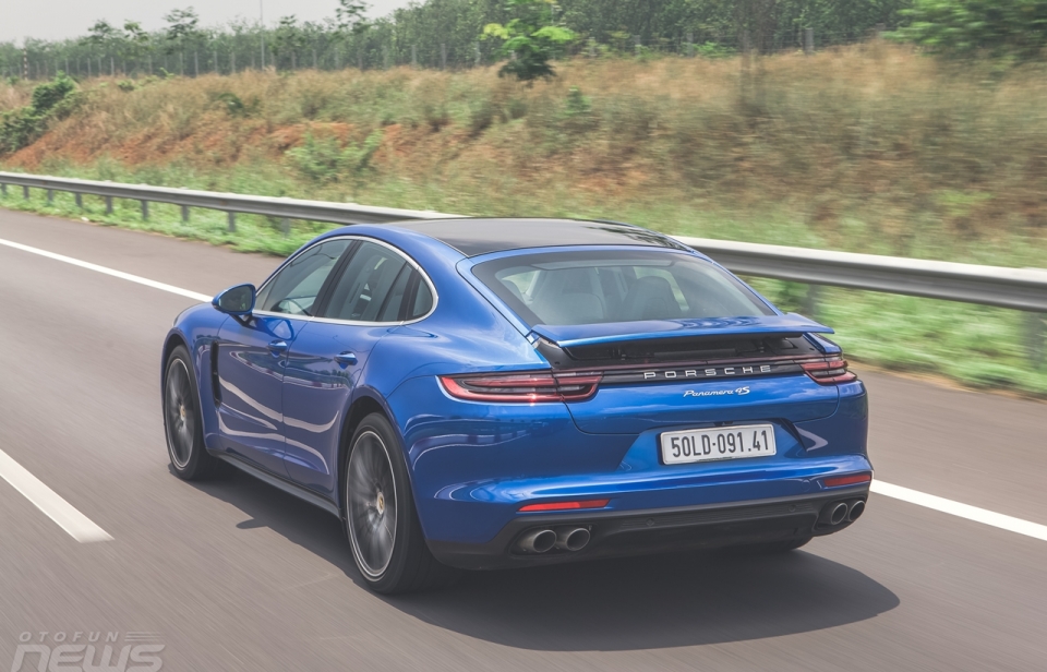 Trải nghiệm khoang "khách thương gia" trên Porsche Panamera trai nghiem khoang khach thuong gia tren porsche panamera