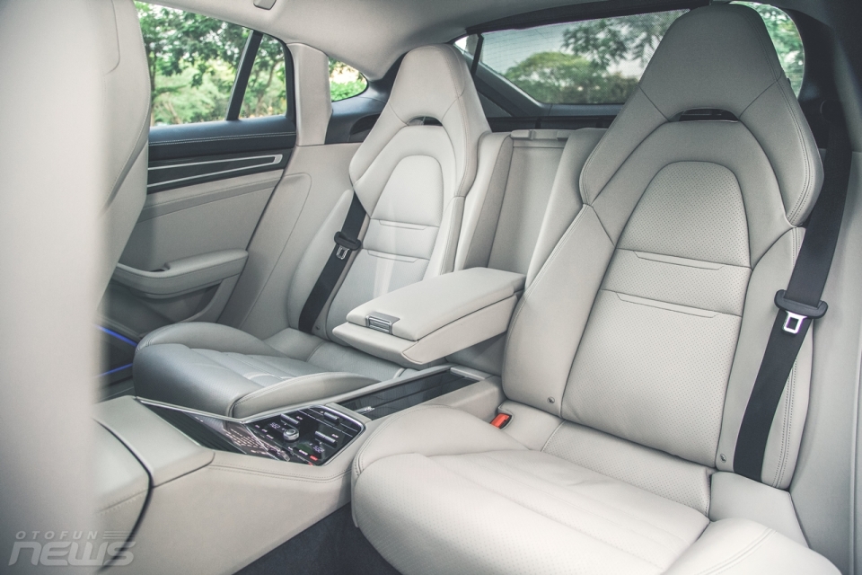 Trải nghiệm khoang "khách thương gia" trên Porsche Panamera trai nghiem khoang khach thuong gia tren porsche panamera
