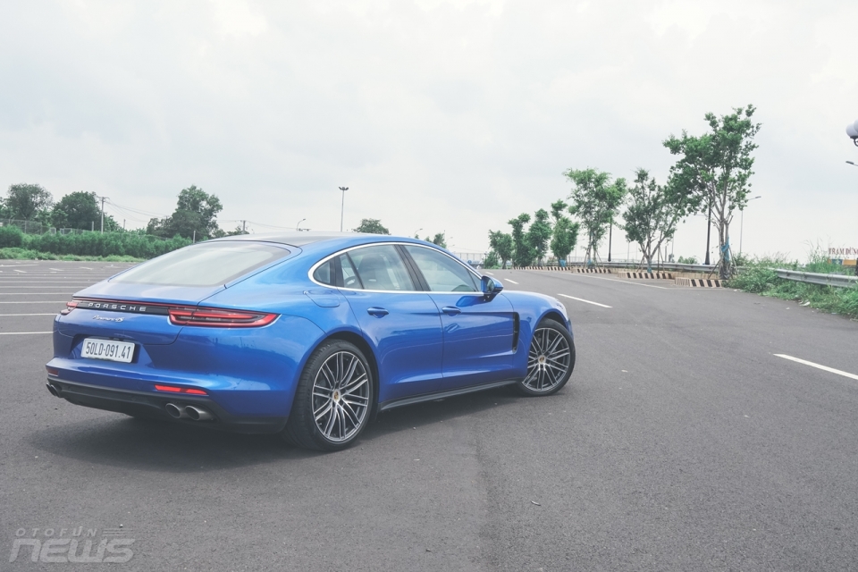 Trải nghiệm khoang "khách thương gia" trên Porsche Panamera trai nghiem khoang khach thuong gia tren porsche panamera