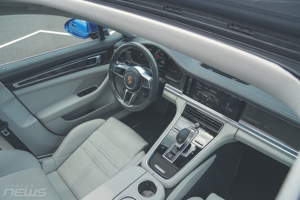 Trải nghiệm khoang "khách thương gia" trên Porsche Panamera trai nghiem khoang khach thuong gia tren porsche panamera